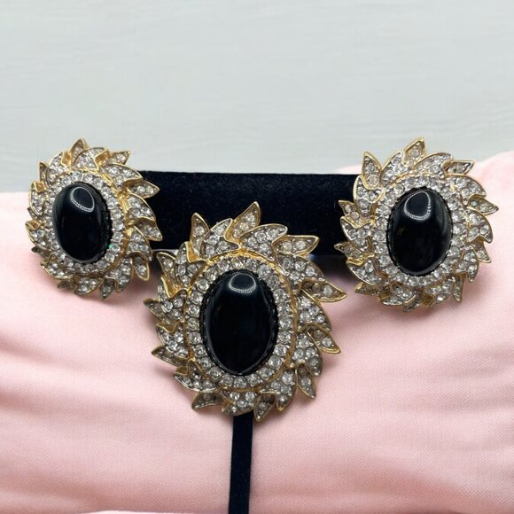 Vintage BUTLER Faux Onyx Brooch and Clip On Earrings Demi-Parure Rhinestone Set - Picture 2 of 10